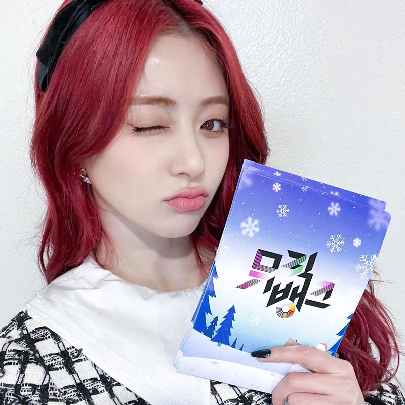가수 허윤진 프로필 썸네일