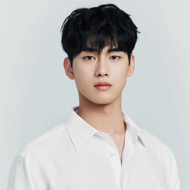 홍민기 사주 분석 2026