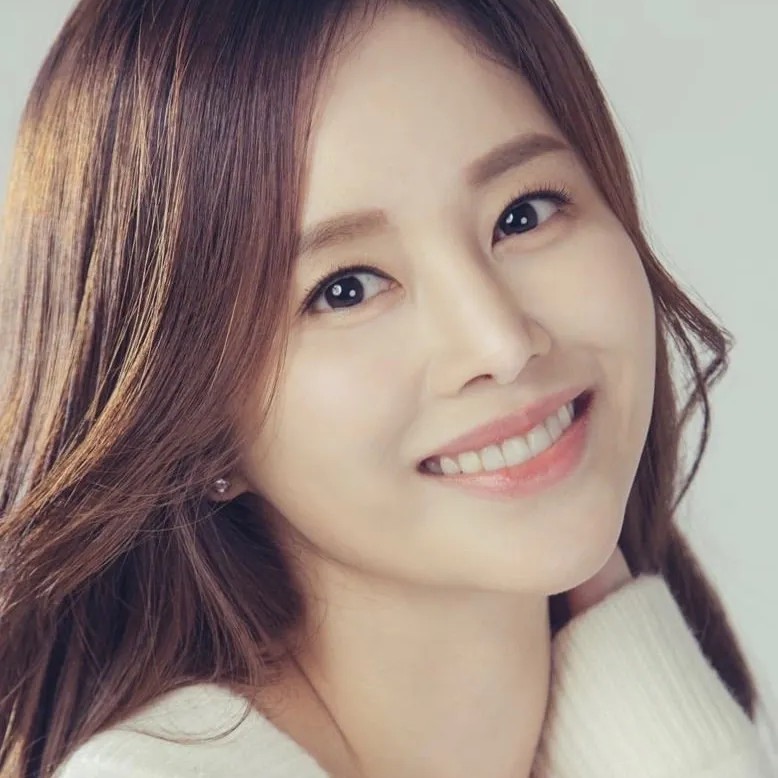 배우 이영아 프로필 썸네일