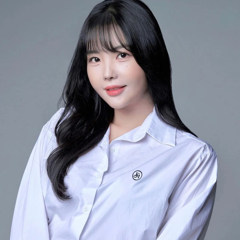 가수 레이나 프로필 썸네일