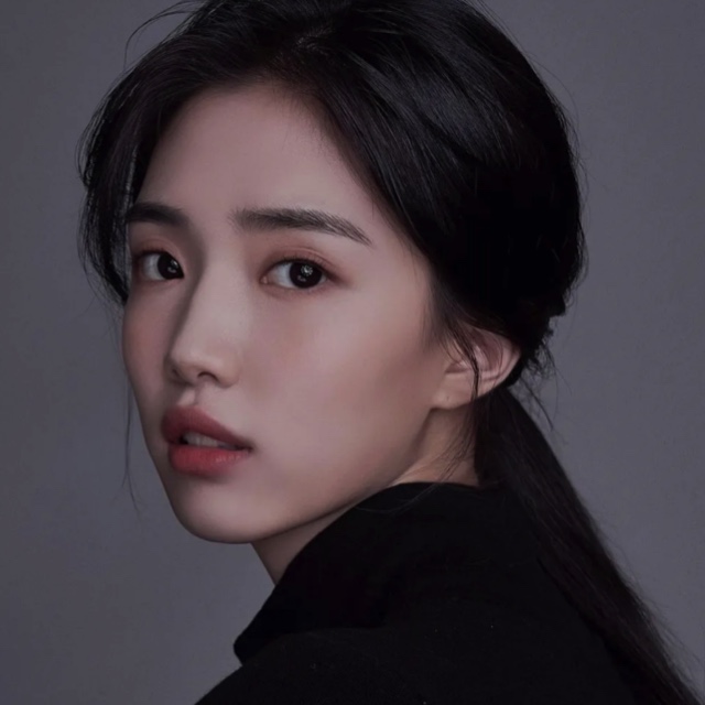 윤서아 사주 분석 2026